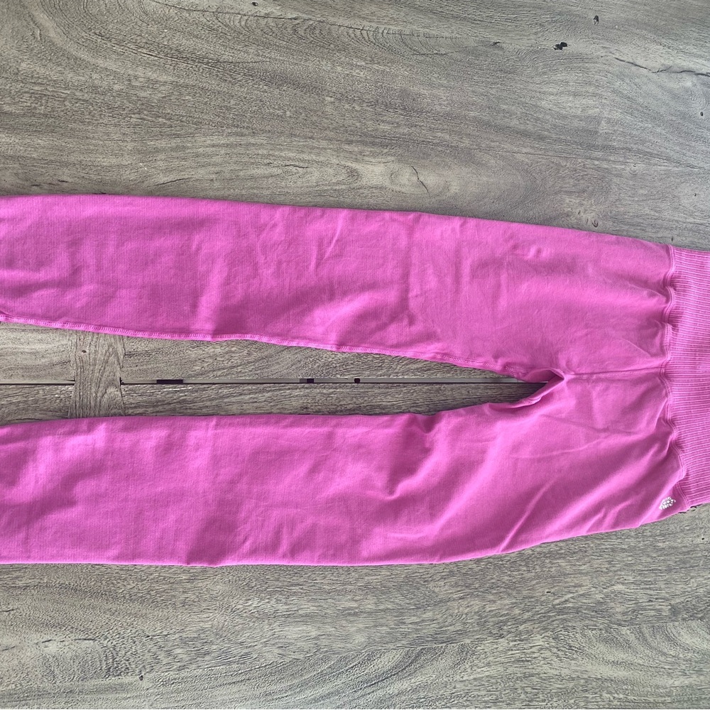 FP movement Fuchsia leggings - size M/L - like new - Picture 3 of 7